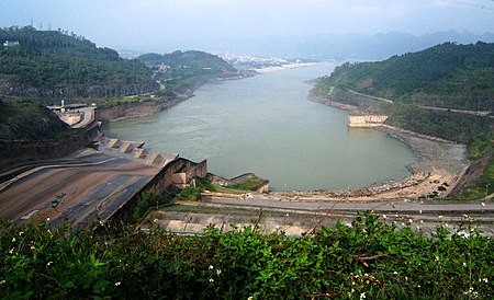 Việt Nam đứng trước nhiều nguy cơ nước biển dâng vì đập thủy điện