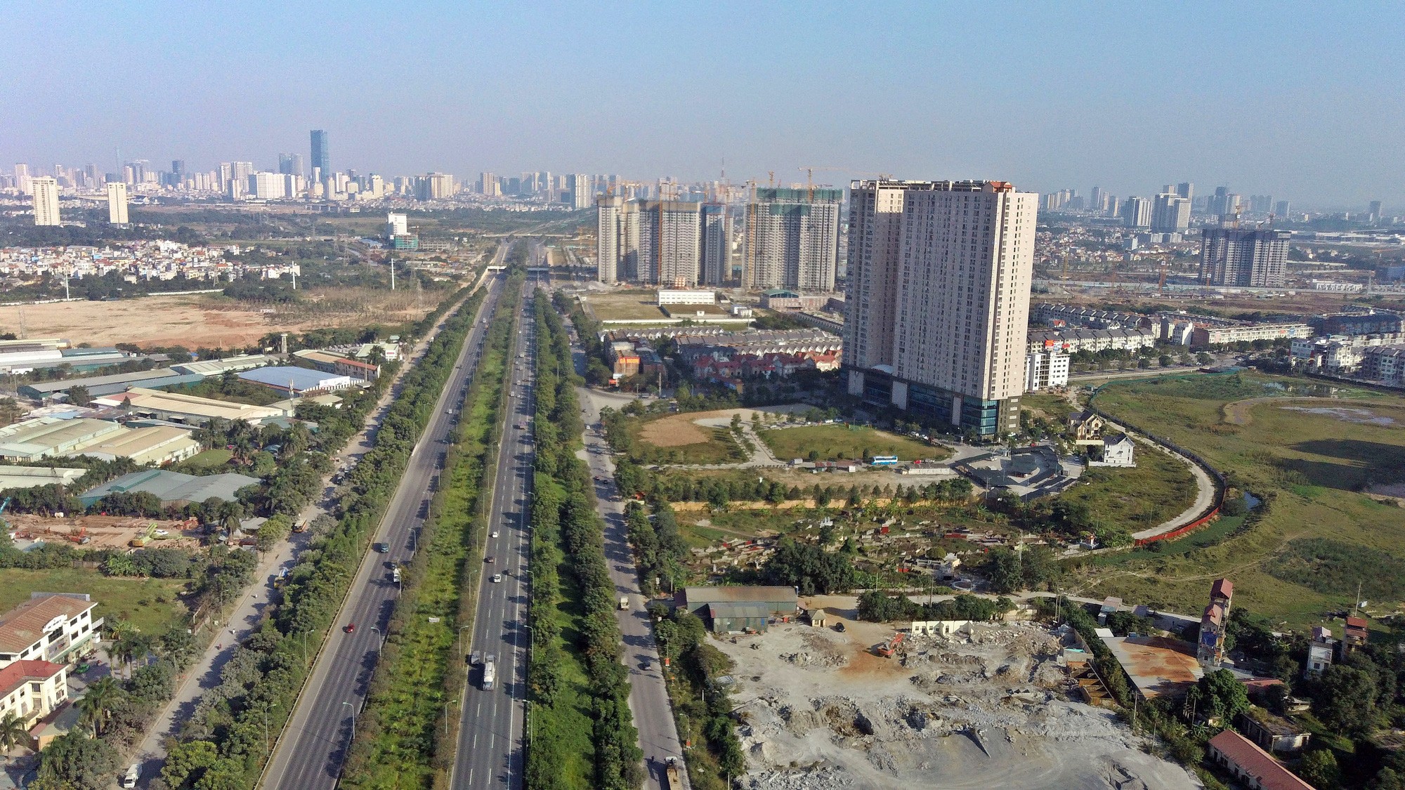 Những nghịch lý của thị trường bất động sản cuối năm 2022