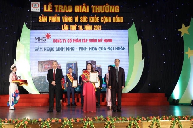 san-pham-sam-ngoc-linh-cua-mhg-duoc-trao-giai-vang-vi-suc-khoe-cong-dong-pld-1691679900.jpg