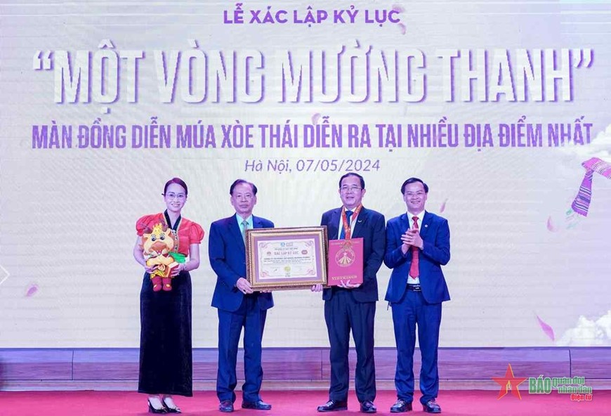 to-chuc-ky-luc-viet-nam-trao-chung-nhan-ky-luc-toi-tap-doan-muong-thanh-pld-1715266398.jpg