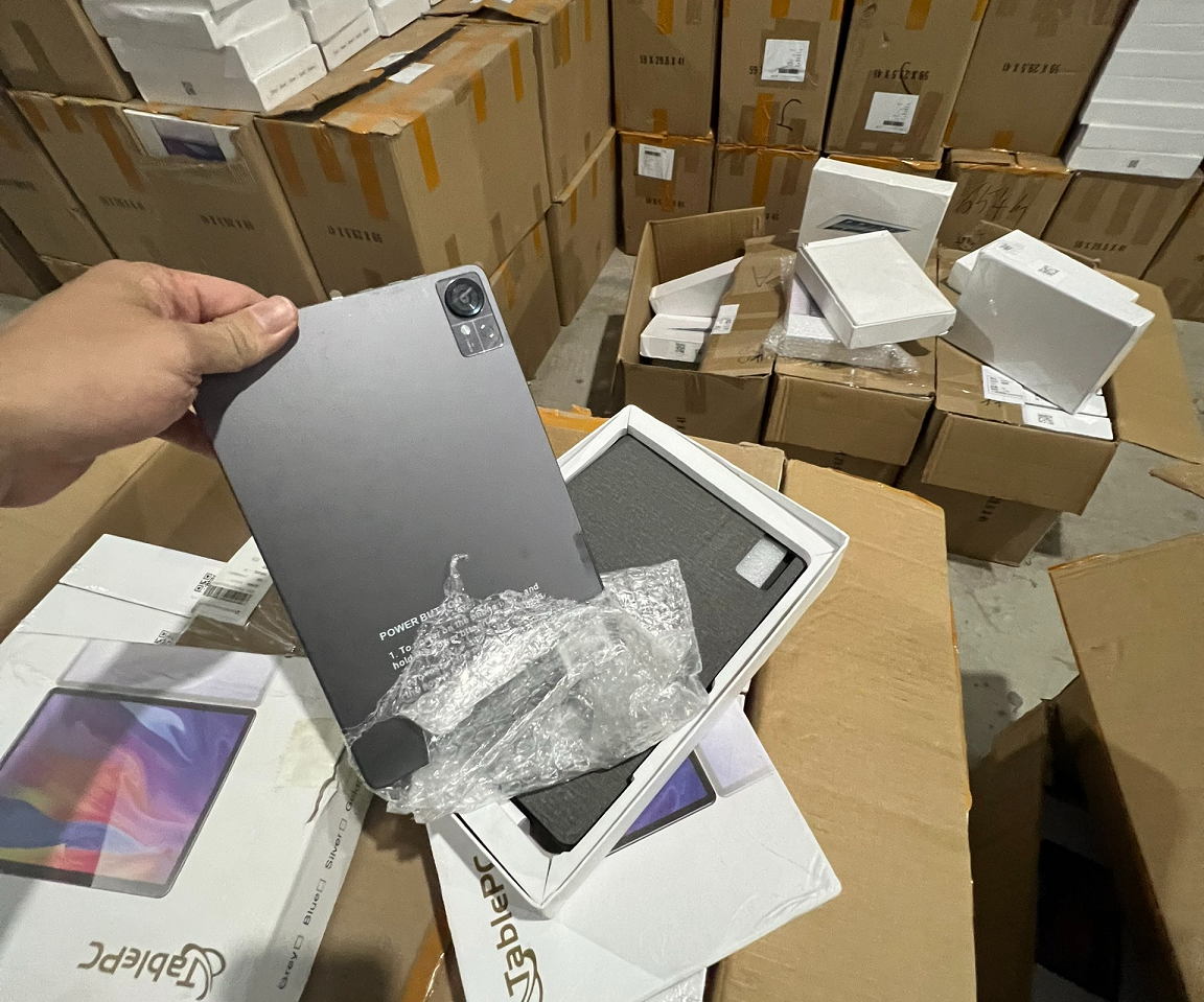 Hà Nội: Phát hiện kho iPhone, iPad 'khủng' không rõ nguồn gốc