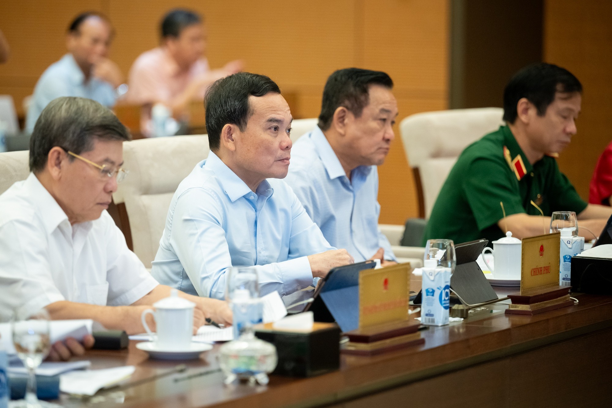 pho-thu-tuong-chinh-phu-tran-luu-quang-va-cac-dai-bieu-du-phien-hop-pld-1720580646.jpg