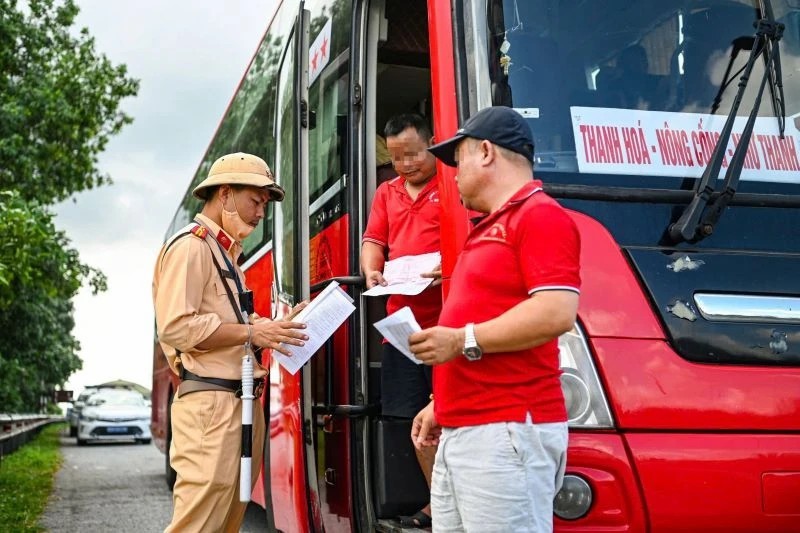 Tăng cường xử lý nghiêm các hành vi vi phạm trên cao tốc