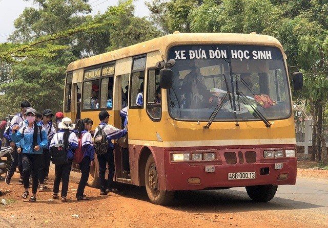 Xe ô tô chở trẻ em mầm non, học sinh phải sơn màu gì?