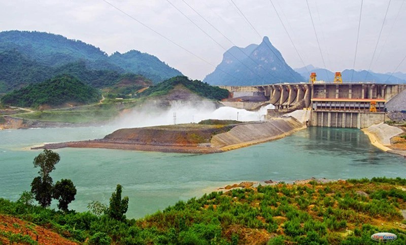 Mở cửa xả đáy thứ 4 hồ thủy điện Tuyên Quang