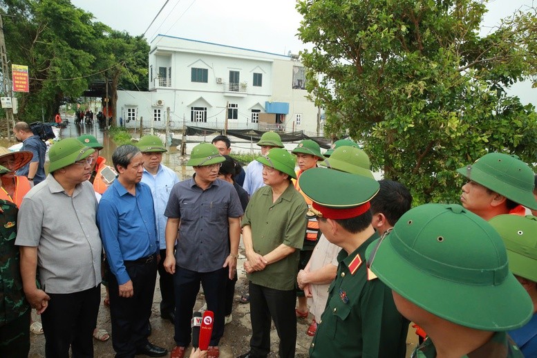 pho-thu-tuong-tran-hong-ha-kiem-tra-cong-tac-khac-phuc-hau-qua-sau-bao-so-3-pld-1726196656.jpg