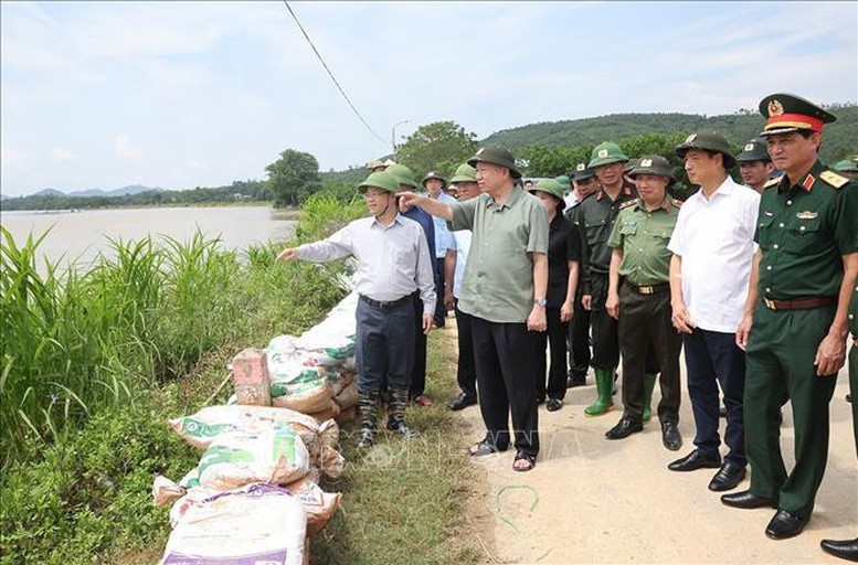 tong-bi-thu-chu-tich-nuoc-kiem-tra-cong-tac-cung-co-khac-phuc-su-co-mot-so-diem-xung-yeu-o-de-song-lo-pld-1726197010.jpg