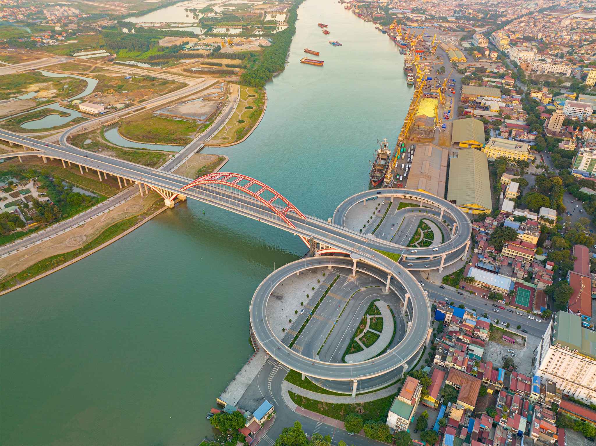 hai-phong-rot-hon-14000-ty-cho-3-sieu-du-an-tai-bac-song-cam-1749731768-1749720919.jpg