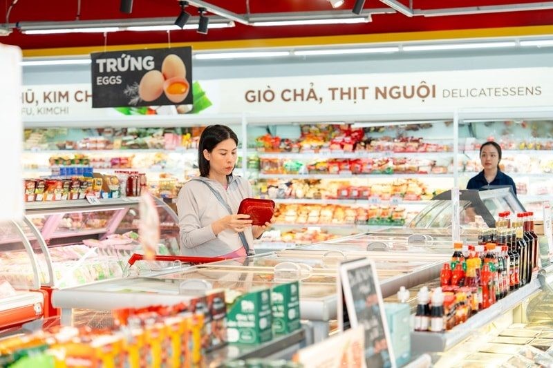 khach-hang-mua-sam-tai-he-thong-cua-hang-sieu-thi-cua-wincommerce-1-1-1750905670.jpg