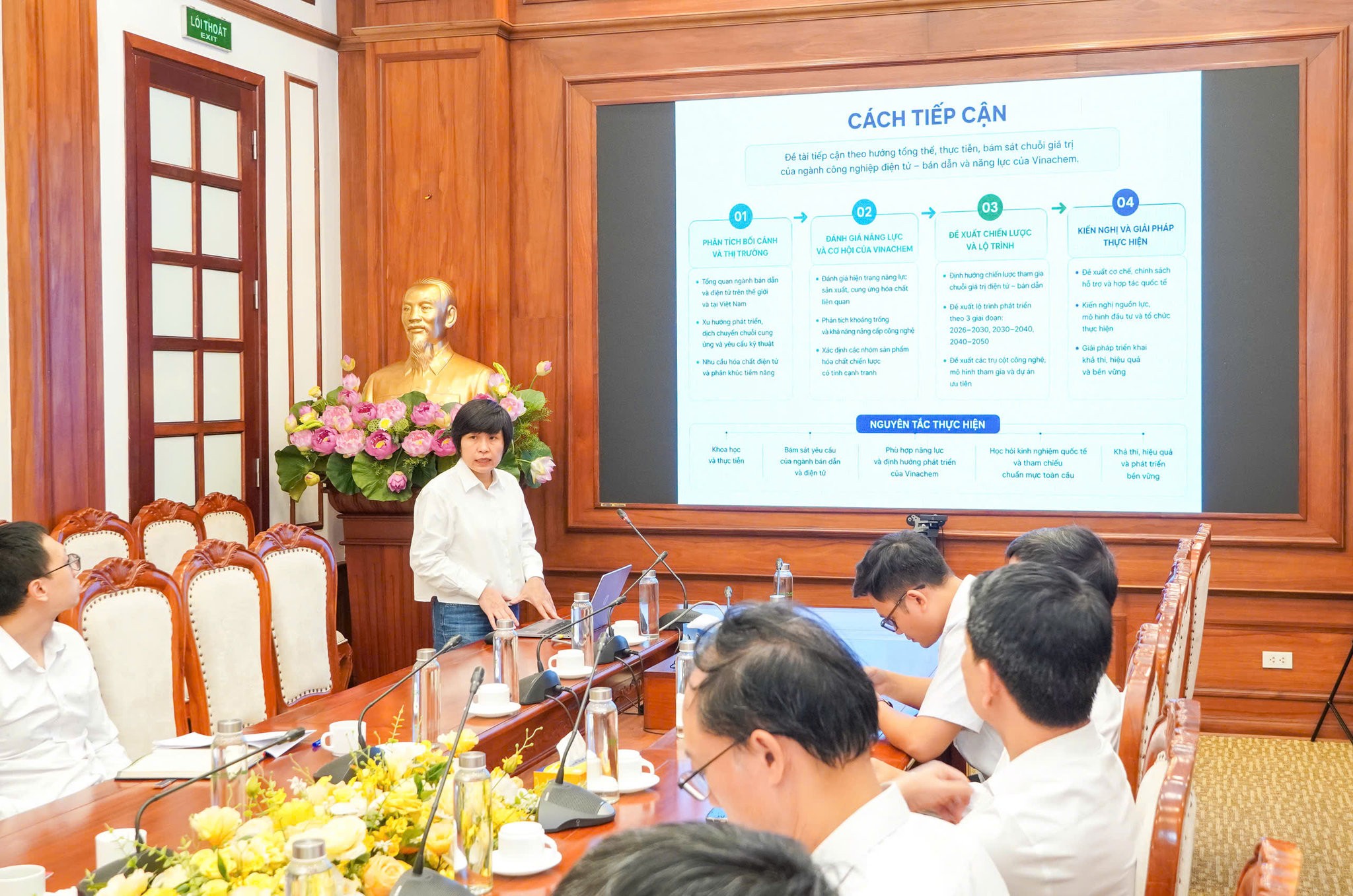gsts-vu-thi-thu-ha-pho-vien-truong-vien-hoa-hoc-cong-nghiep-viet-nam-phat-bieu-tai-hoi-nghi-1782355211.jpg