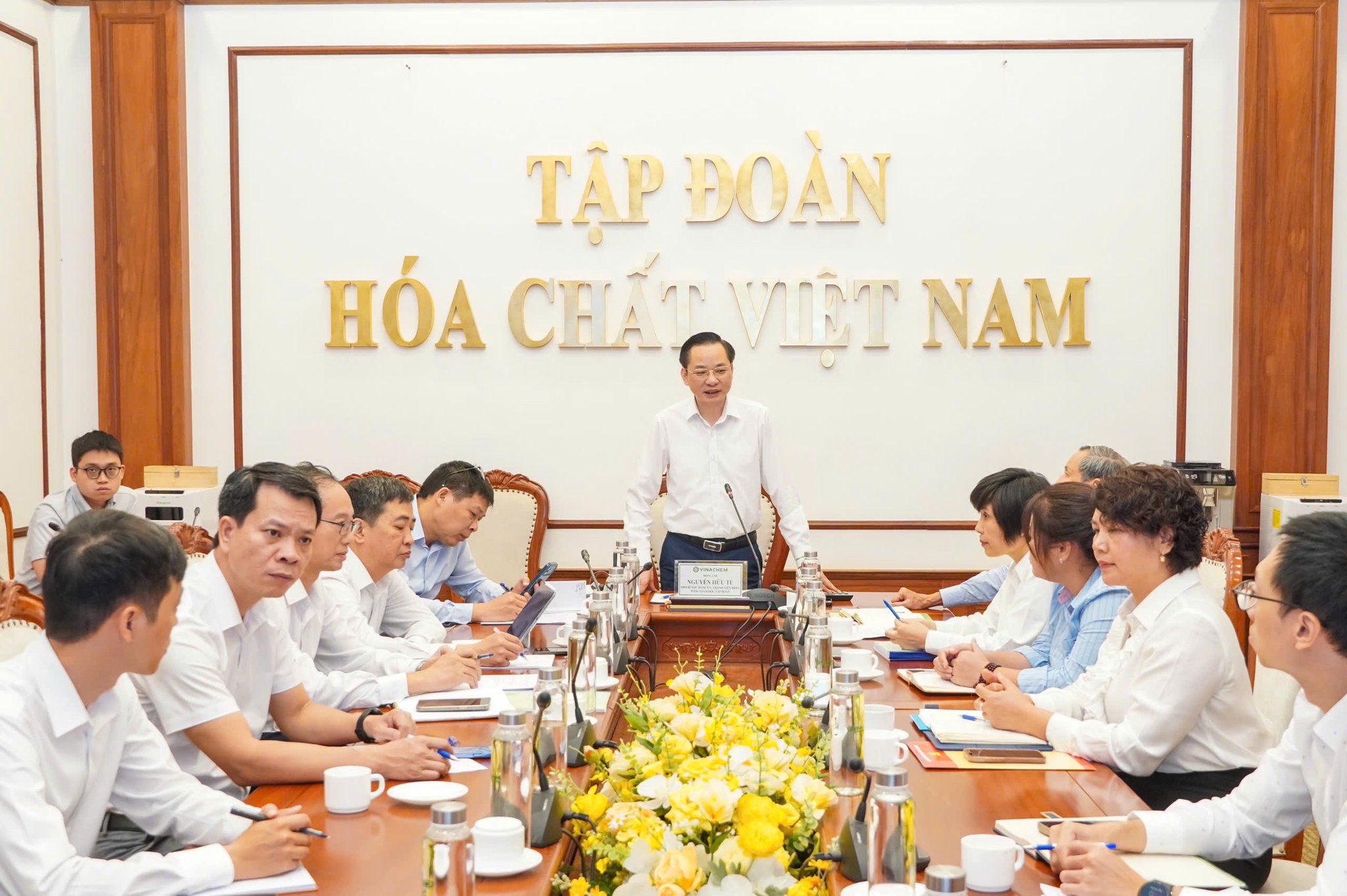 tong-giam-doc-nguyen-huu-tu-phat-bieu-tai-hoi-nghi-1782355210.jpg
