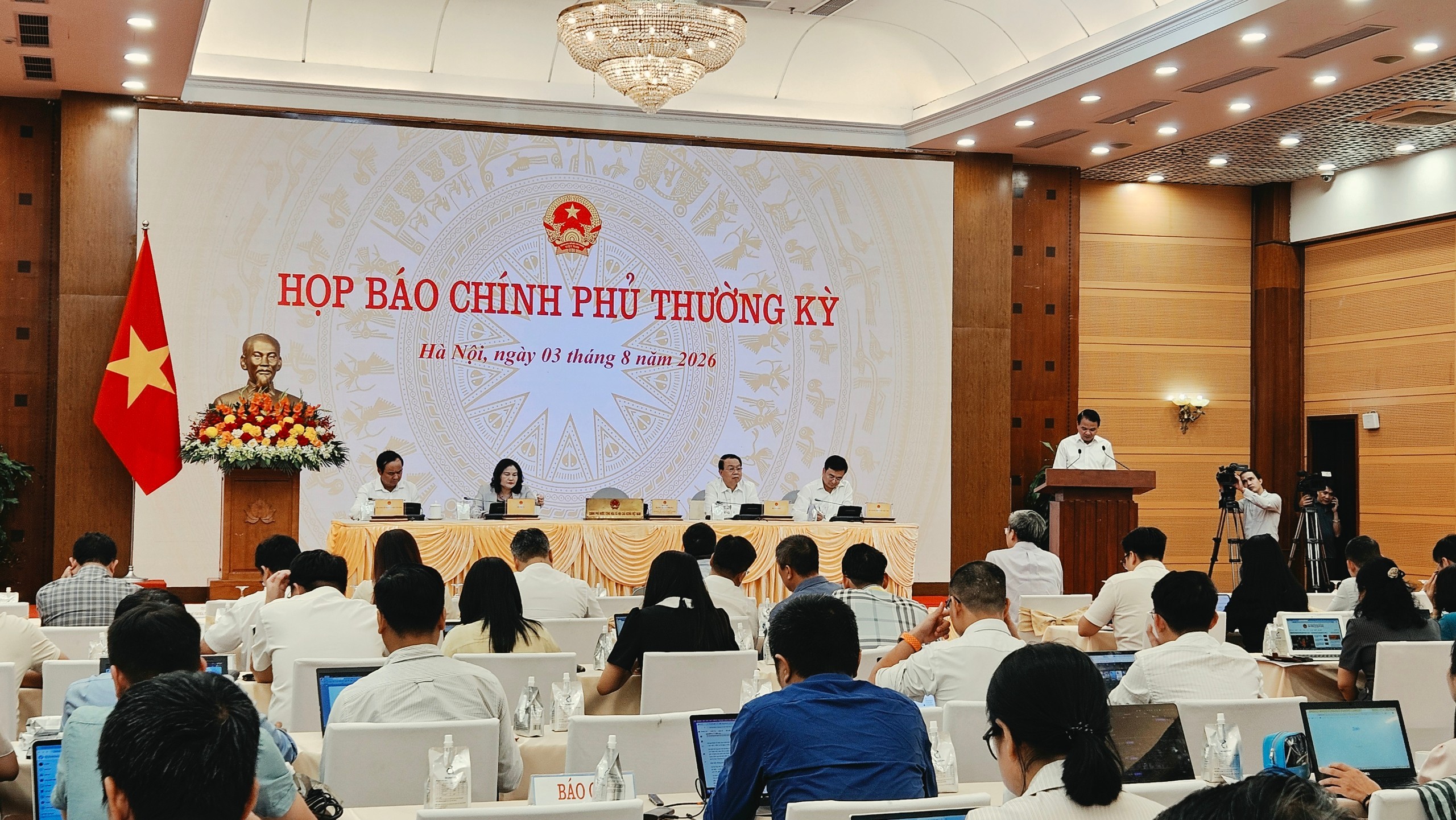 hop-bao-chinh-phu-t7-1785809317.jpg