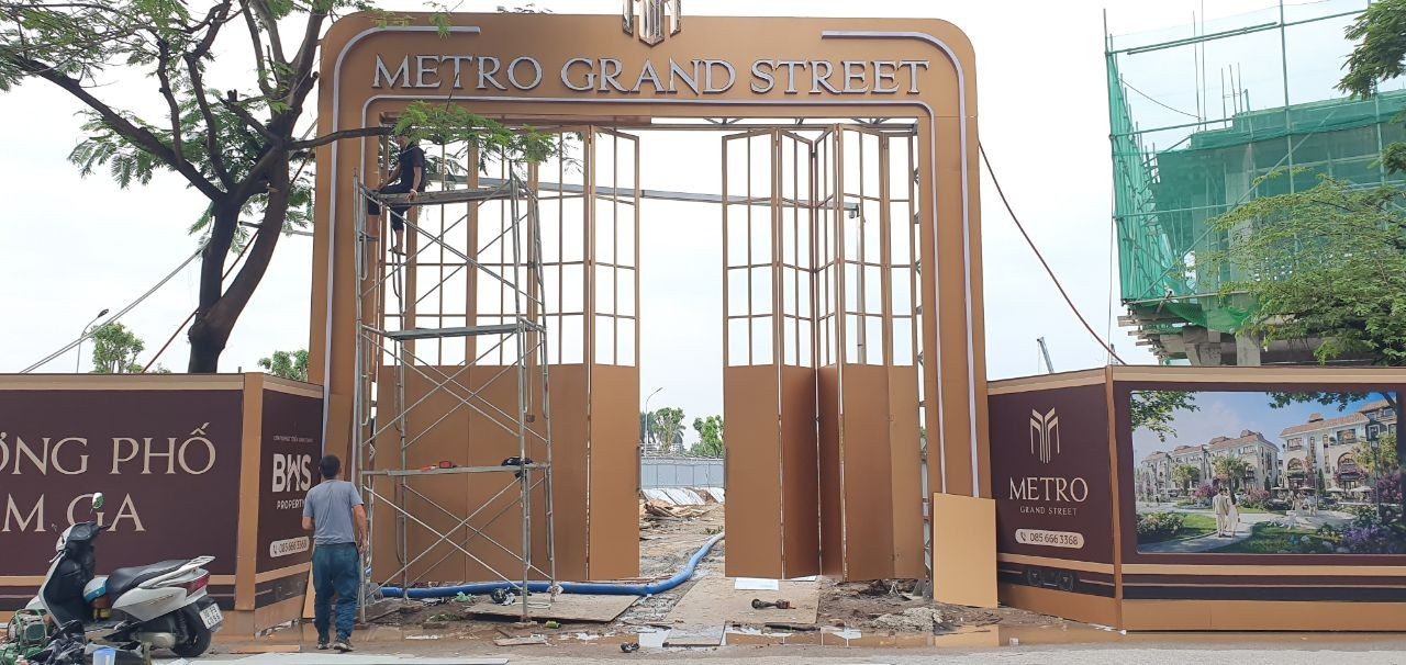 metro-grand-street-1789789581.jpg