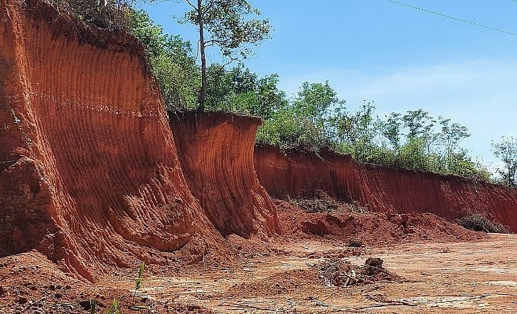 Kon Tum: Yêu cầu xử lý các điểm khai thác đất trái phép tại huyện Ngọc Hồi