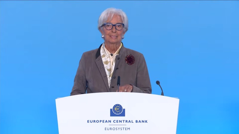 ECB giữ nguyên lãi suất