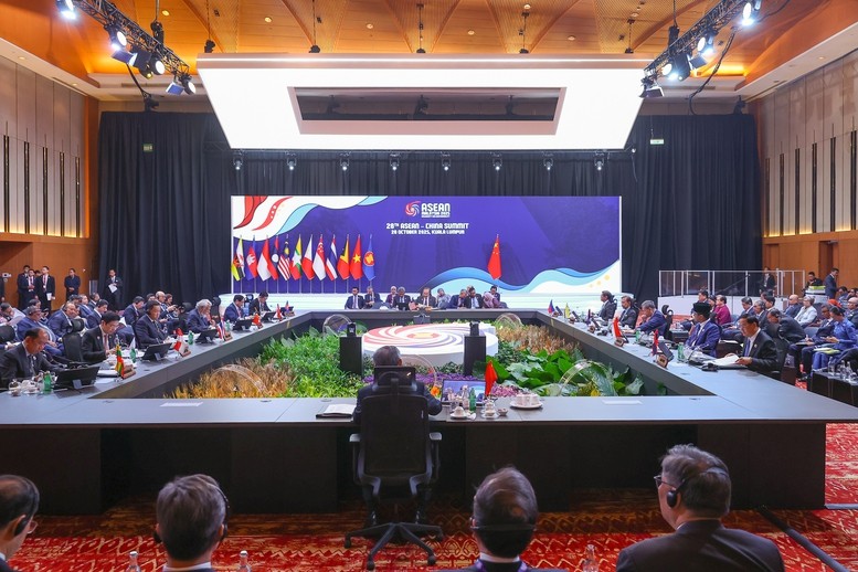 Thủ tướng đề xuất ba định hướng chiến lược tại Hội nghị Cấp cao ASEAN-Trung Quốc 28