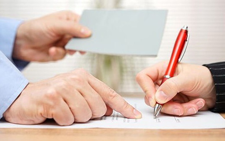 Có đóng BHXH cho công nhân thời gian tạm ngừng việc do hết nguyên liệu?