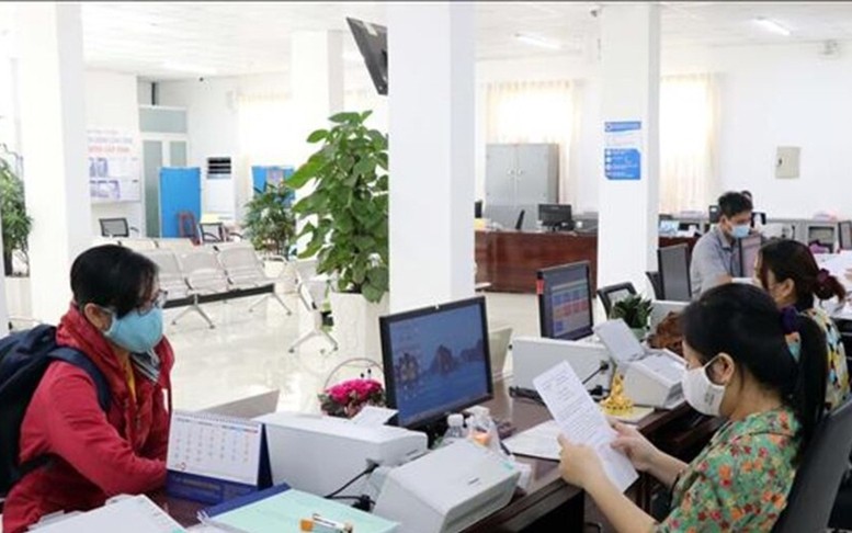 Viên chức công tác 5 năm 6 tháng có đủ điều kiện vào công chức?