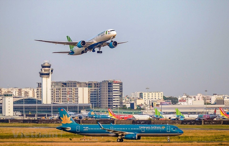 Hà Nội mở lại đường bay với Thành phố Hồ Chí Minh và Đà Nẵng