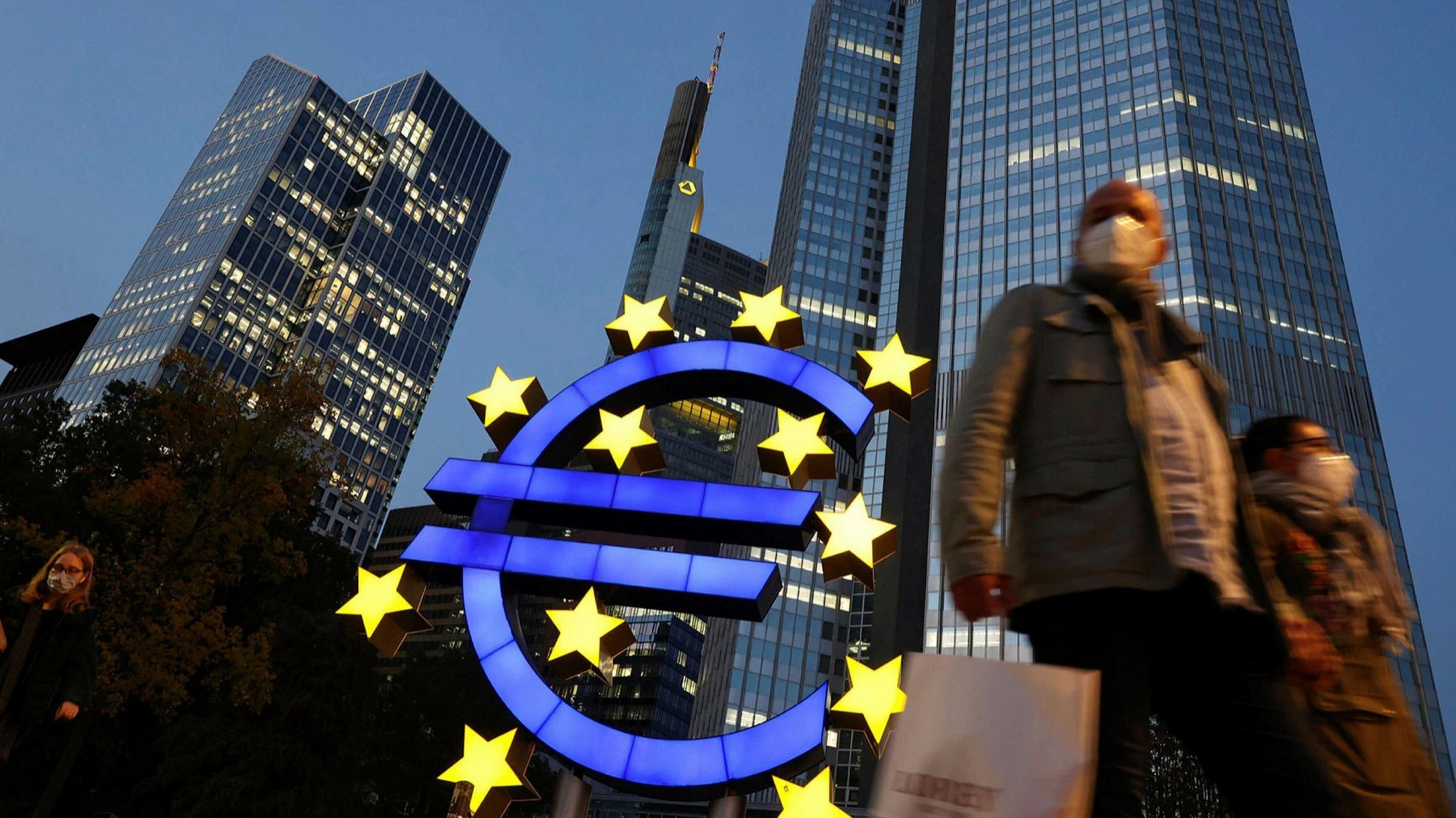 ECB tìm cách dung hòa lạm phát với nguy cơ từ chiến sự tại Ukraine