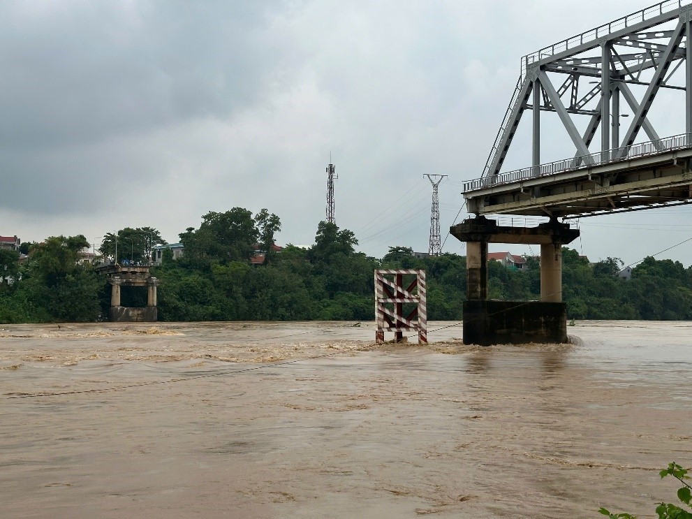 Sập cầu Phong Châu (Phú Thọ), cứu được 3 người bị nạn