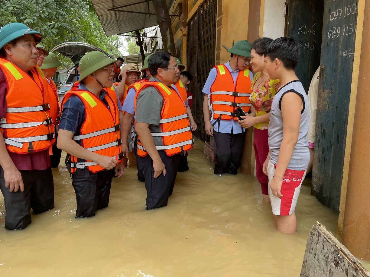 Thủ tướng về xã bị cô lập của Bắc Giang, kiểm tra công tác ứng phó mưa lũ