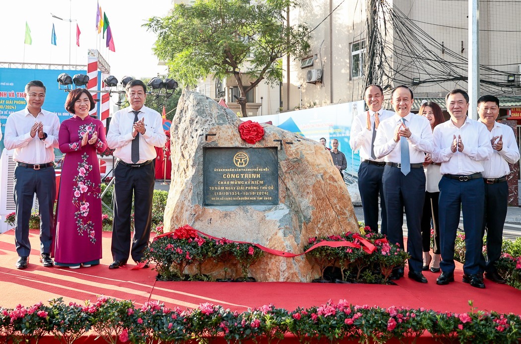 Thông xe đường Âu Cơ-Xuân Diệu chào mừng 70 năm Ngày Giải phóng Thủ đô