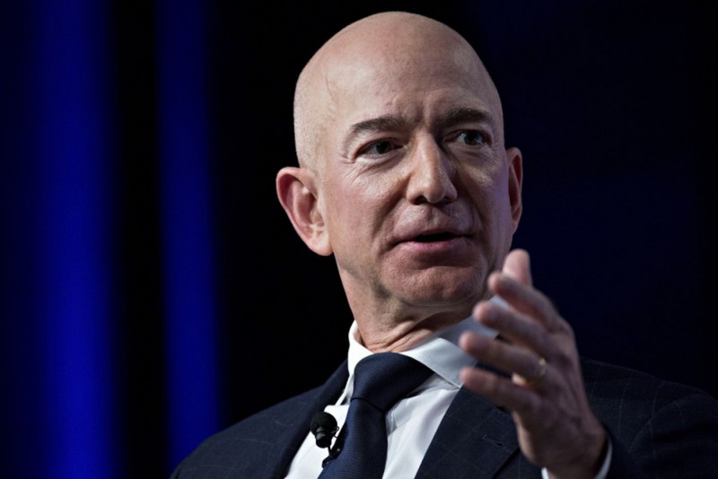 Hành trình của người giàu nhất hành tinh Jeff Bezos