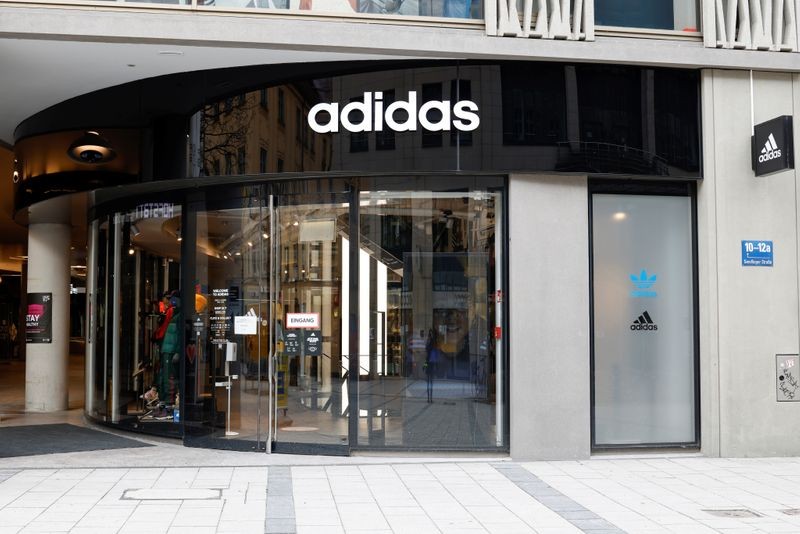 Adidas đẩy mạnh bán hàng trực tuyến, mục tiêu đạt doanh thu 10,7 tỷ USD mỗi năm
