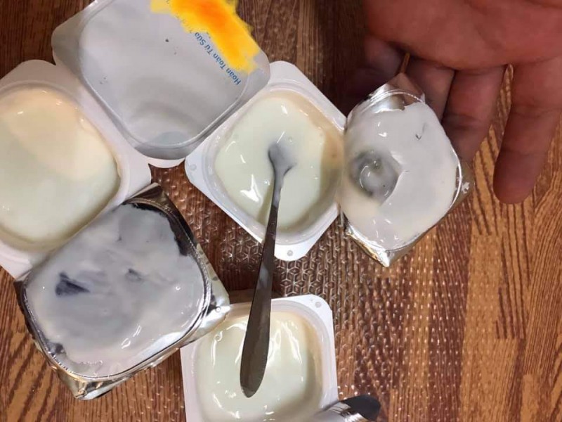 Sữa chua TH True Milk bị nấm mốc dù vẫn còn hạn sử dụng