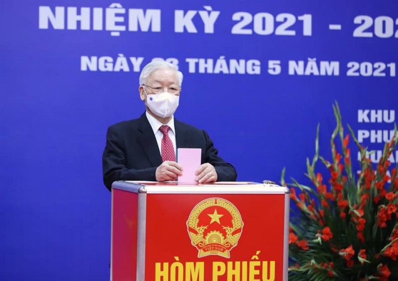 Các đồng chí Lãnh đạo Đảng, Nhà nước bỏ phiếu bầu ĐBQH khóa XV và đại biểu HĐND các cấp nhiệm kỳ 2021-2026