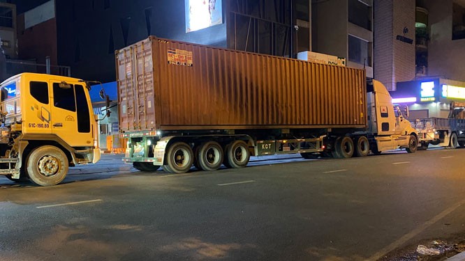 Đề nghị luồng “ưu tiên đặc biệt” cho vận chuyển hàng hóa thiết yếu vào TP HCM