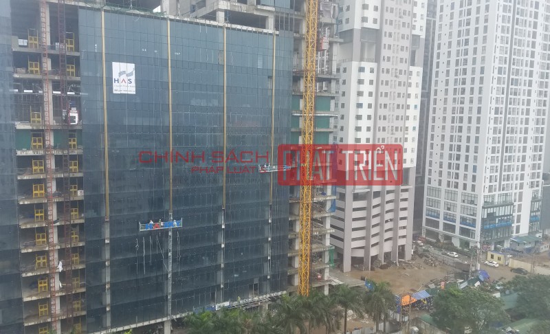 Nhà đầu tư tìm cửa “xả hàng” trước sức ép tài chính mùa dịch