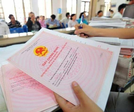 Có được chuyển nhượng đất sau khi có thông báo thu hồi?