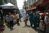 Tang lễ NSƯT Vũ Linh: Khán giả chen lấn, giẫm đạp bia mộ, NSƯT Ngọc Huyền lên tiếng