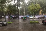 Mưa dông bao trùm cả nước, cảnh báo gió giật mạnh ở khu vực Biển Đông