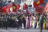 Hân hoan trở về trong sự chào đón của đồng bào Thủ đô