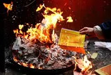 Năm 2025, đốt vàng mã tại ban công nhà chung cư: Có bị xử phạt không?