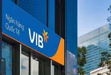 Gia đình Phó Chủ tịch VIB cùng lúc mua vào và bán ra lượng lớn cổ phiếu