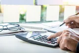Ngân hàng cho vay bán lẻ và bất động sản cao có thể chịu áp lực lớn hơn trong năm 2026