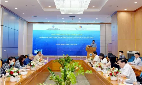 Quản lý đất đai tại Việt Nam: Còn tình trạng “vừa đá bóng, vừa thổi còi”