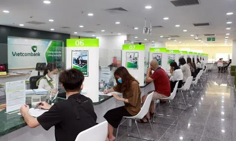 Giữa làn sóng dịch COVID-19 lần thứ 4, các ngân hàng đồng loạt giảm lãi suất cho vay