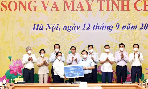 Ủy ban Quản lý vốn nhà nước tại doanh nghiệp và các Tập đoàn, Tổng công ty ủng hộ 100.000 máy tính cho Chương trình “Sóng và máy tính cho em"