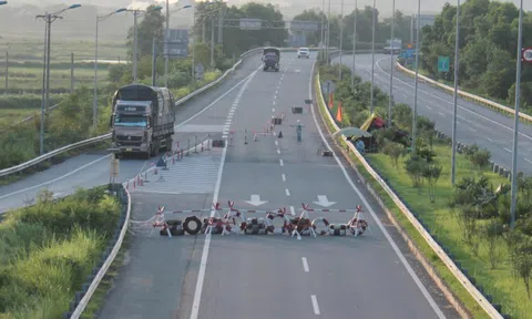 Nhà đầu tư chặn đường cao tốc Lào Cai-Nội Bài, ép lái xe đi vòng trả phí