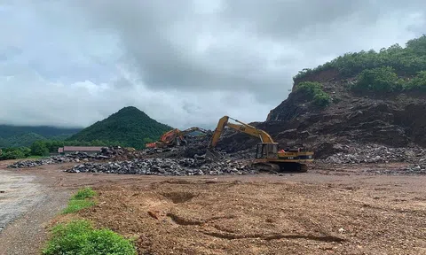 Quảng Bình: “Núp bóng” cải tạo đất để khai thác đá trái phép?