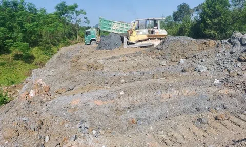 Nghệ An: Tổng Công ty 36 ngang nhiên đổ đất thải không đúng nơi quy định