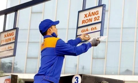 Giá xăng dầu trong nước điều chỉnh tăng do giá thế giới tăng mạnh