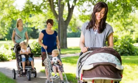 Đi bộ giúp giảm các triệu chứng trầm cảm sau sinh