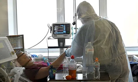 Thuốc kháng virus COVID-19: Giúp đổi chiều đại dịch?