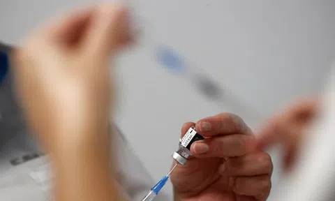 Nhật Bản phát triển vaccine phòng Omicron, Nga nâng cấp Sputnik V